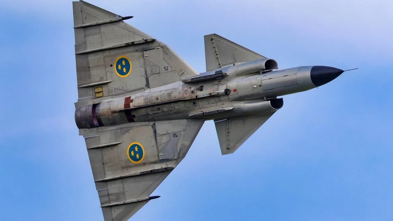 Saab 37 Viggen: Only Fighter to Ever Catch and 'Missile Lock' the SR-71 ...